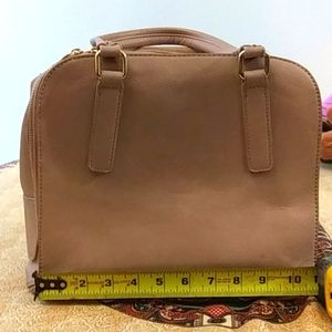 Woman Urban expressions shoulder handbag blush color